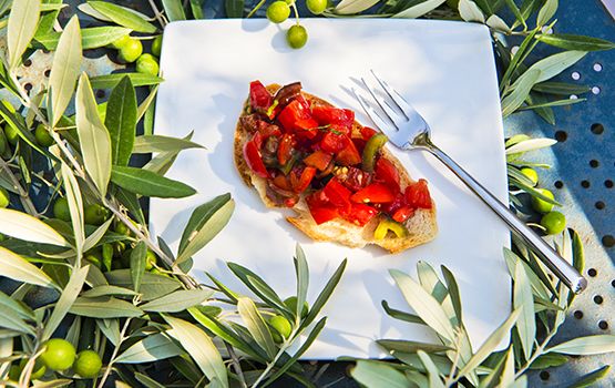 Spuntini e finger food con legumi biologici del nostro orto e prodotti locali freschi. Agriturismo Gaiattone Assisi, Umbria, Italia