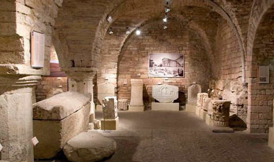 Vacanze culturali in Umbria: musei e siti archeologici. Agriturismo Gaiattone Assisi con appartamenti vacanze e piscina