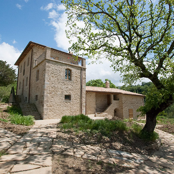 Agriturismo Gaiattone Assisi appartamenti vacanze con piscina di design con max comfort. Turismo verde in Umbria
