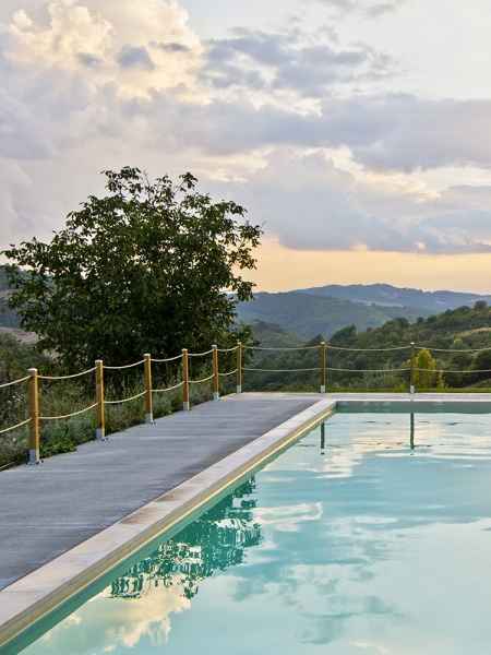 Grande piscine Gaiattone eco resort Assise. Tourisme vert: silence et relax sur les collines de l’Ombrie, Italie